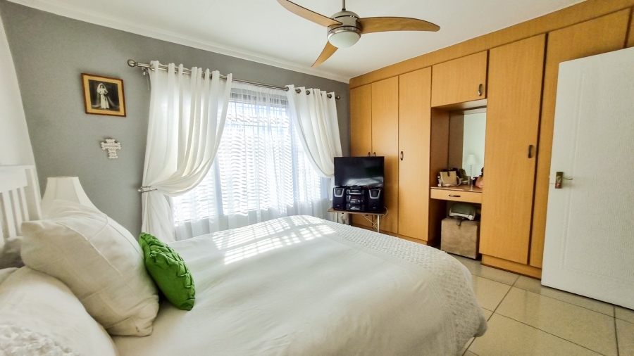 2 Bedroom Property for Sale in Langenhovenpark Free State